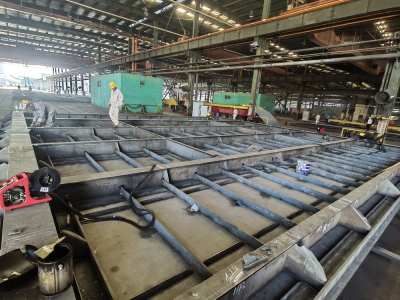 切割、滾裝部件制作車(chē)間